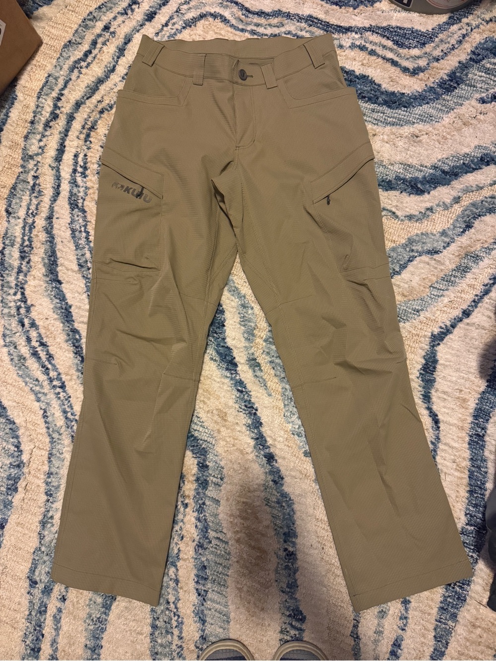 KUIU Men's Cargo Pants in Olive